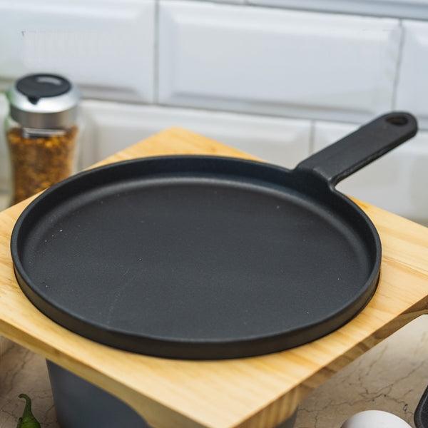 Frying Pan and Wooden Base Board - Durable frying pan with a heat-resistant wooden base, perfect for serving sizzling dishes